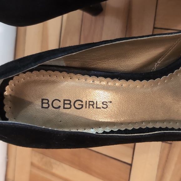 Bcbg size 6.5 B black suede heels with detail front open toe - Picture 3 of 10